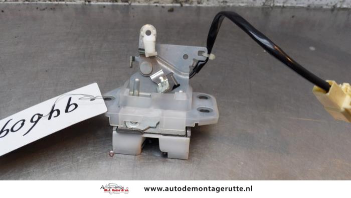 Slotmechaniek Achterklep van een Suzuki SX4 (EY/GY) 1.5 16V Base,Comfort 2006