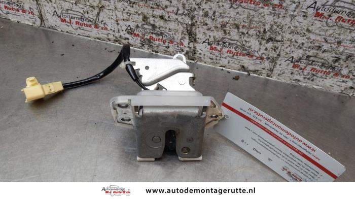 Slotmechaniek Achterklep van een Suzuki SX4 (EY/GY) 1.5 16V Base,Comfort 2006