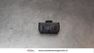Gebruikte Tankklep Schakelaar Audi A8 (D3) 4.2 V8 40V Quattro Prijs € 10,00 Margeregeling aangeboden door Autodemontage M.J. Rutte B.V.