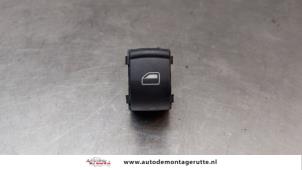 Gebruikte Schakelaar Elektrisch Raam Audi A8 (D3) 4.2 V8 40V Quattro Prijs € 15,00 Margeregeling aangeboden door Autodemontage M.J. Rutte B.V.