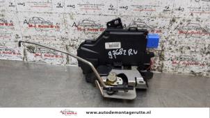 Gebruikte Slotmechaniek Portier 4Deurs rechts-voor Audi A8 (D3) 4.2 V8 40V Quattro Prijs € 50,00 Margeregeling aangeboden door Autodemontage M.J. Rutte B.V.