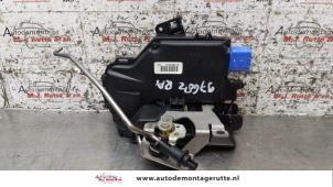 Gebruikte Deurslot Mechaniek 4Deurs rechts-achter Audi A8 (D3) 4.2 V8 40V Quattro Prijs € 50,00 Margeregeling aangeboden door Autodemontage M.J. Rutte B.V.