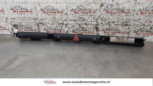 Gebruikte Paniekverlichtings Schakelaar Audi A8 (D3) 4.2 V8 40V Quattro Prijs € 50,00 Margeregeling aangeboden door Autodemontage M.J. Rutte B.V.