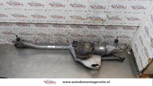 Gebruikte Ruitenwismotor + Mechaniek Audi A8 (D3) 4.2 V8 40V Quattro Prijs € 65,00 Margeregeling aangeboden door Autodemontage M.J. Rutte B.V.