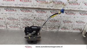 O160164 Gebruikte achterklep slotmechaniek Toyota Corolla Verso