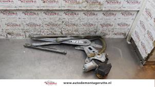 O160241 Gebruikte ruitmechaniek 4deurs links-achter Toyota Corolla Verso