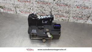 O160308 Gebruikte deurslot mechaniek 4deurs links-voor Opel Corsa