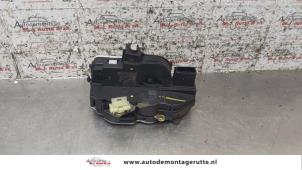 O160356 Gebruikte slotmechaniek portier 4deurs links-voor Chevrolet Aveo