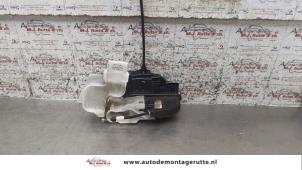 O160386 Gebruikte portierslot mechaniek 4deurs rechts-voor Kia Cee'D
