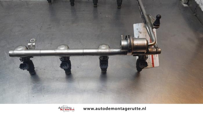 Injector brug van een Audi A8 (D3) 4.2 V8 40V Quattro 2003