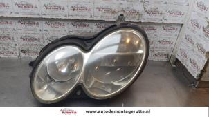 O160449 Gebruikte linker koplamp Mercedes CLK