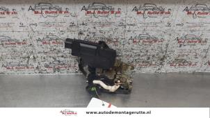 Gebruikte Portierslot Mechaniek 4Deurs links-voor Kia Picanto (BA) 1.0 12V Prijs € 35,00 Margeregeling aangeboden door Autodemontage M.J. Rutte B.V.