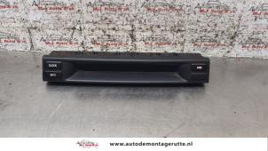 O160484 Gebruikte display interieur Mazda 6.