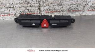 O160710 Gebruikte schakelaar paniekverlichting Kia Cee'D