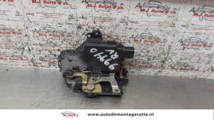 O160745 Gebruikte deurslot mechaniek 4deurs rechts-voor Volkswagen Golf