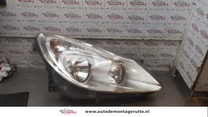 O161048 Gebruikte rechter koplamp Opel Corsa