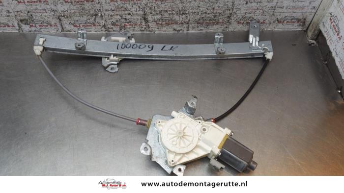 Ruitmechaniek 2Deurs links-voor van een Nissan Micra (K12) 1.2 16V 2003