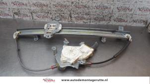 O161094 Gebruikte ruitmechaniek 2deurs rechts-voor Nissan Micra