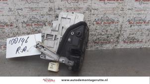 O161077 Gebruikte slotmechaniek portier 4deurs rechts-achter Audi A4