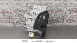 O161080 Gebruikte slotmechaniek portier 4deurs rechts-voor Audi A4