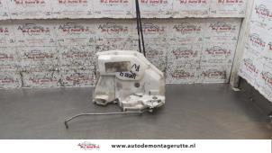 O161141 Gebruikte portierslot mechaniek 4deurs rechts-voor Suzuki Swift