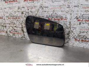 Gebruikte Spiegelglas rechts Ford Fiesta 5 (JD/JH) 1.4 16V Prijs op aanvraag aangeboden door Autodemontage M.J. Rutte B.V.