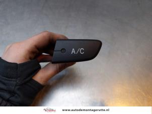 O161424 Gebruikte schakelaar airco Peugeot 107