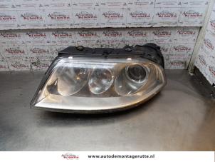 O161641 Gebruikte linker koplamp Volkswagen Passat