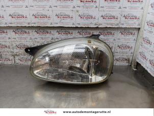 O161666 Gebruikte linker koplamp Opel Corsa