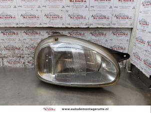 O161667 Gebruikte rechter koplamp Opel Corsa
