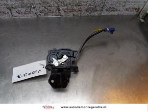 O161717 Gebruikte slotmechaniek achterklep Toyota Avensis