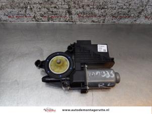 Gebruikte Motor electrisch raam Volkswagen Polo IV (9N1/2/3) 1.4 16V 75 Prijs op aanvraag aangeboden door Autodemontage M.J. Rutte B.V.
