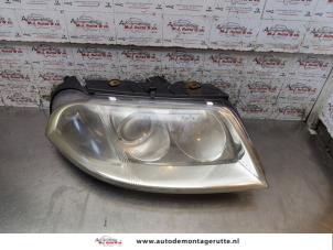 O161927 Gebruikte rechter koplamp Volkswagen Passat