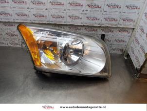 O161949 Gebruikte rechter koplamp Dodge Caliber
