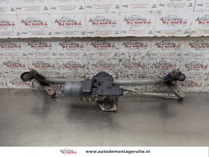 Gebruikte Ruitenwismotor + Mechaniek Lancia Ypsilon (843) 1.4 16V Prijs op aanvraag aangeboden door Autodemontage M.J. Rutte B.V.