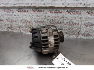 O162054 Gebruikte alternator Volkswagen Passat
