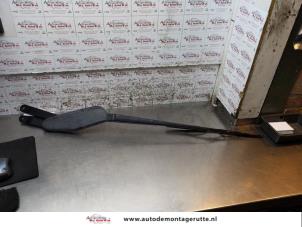 O162154 Gebruikte ruitenwisserarm voor Nissan Almera Tino