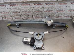O162204 Gebruikte raammechaniek 4deurs links-voor Nissan Almera Tino