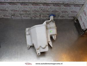 O162266 Gebruikte ruitensproeiertank voor Peugeot 108