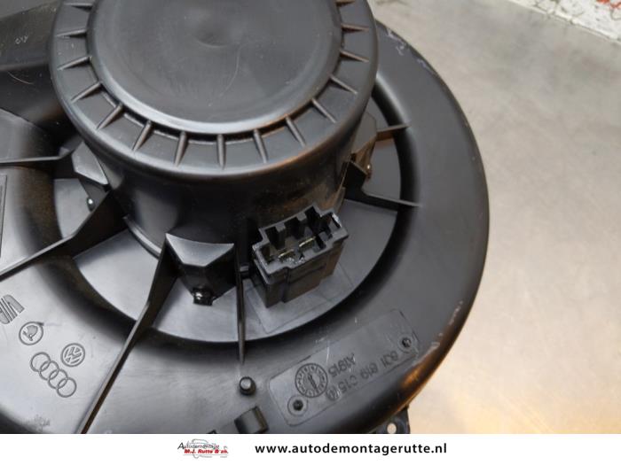 Kachel Ventilatiemotor van een Seat Ibiza IV SC (6J1) 1.2 12V 2009