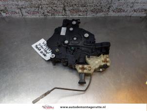O162411 Gebruikte schuifdeur slotmechaniek rechts Volkswagen Caddy