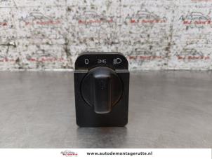 O162529 Gebruikte schakelaar licht Opel Agila