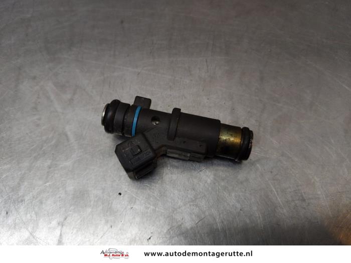 Injector (benzine injectie) van een Citroën C3 (FC/FL/FT) 1.4 2006