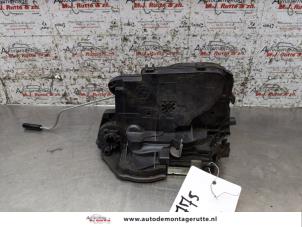 O162634 Gebruikte portierslot mechaniek 4deurs rechts-achter BMW 3-Serie