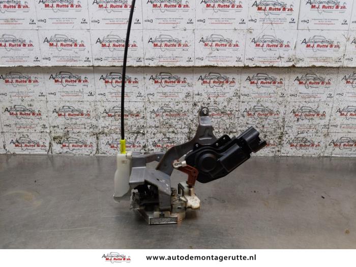 Gebruikte Slotmechaniek Portier 4Deurs rechts-achter Peugeot 107 O162677