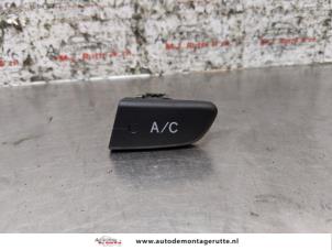 O162680 Gebruikte schakelaar airco Peugeot 107