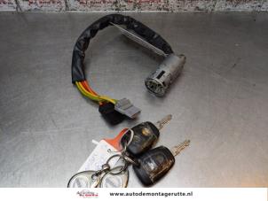 O162894 Gebruikte kontaktslot+sleutel Nissan Kubistar