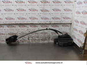 O162955 Gebruikte deurslot mechaniek 4deurs rechts-voor Hyundai H300