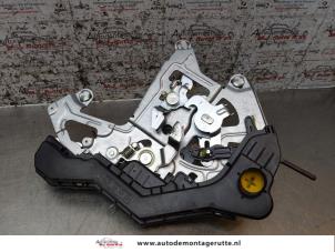 O162946 Gebruikte portierslot mechaniek 4deurs links-achter Hyundai H300
