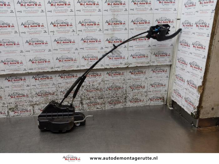 Gebruikte Portierslot Mechaniek 4Deurs links-voor Hyundai H300 O162953